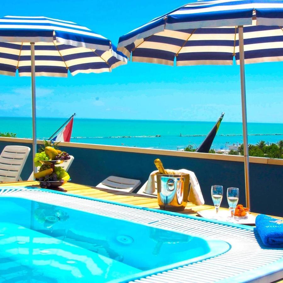 Hotel Holiday Мартинсикуро Экстерьер фото