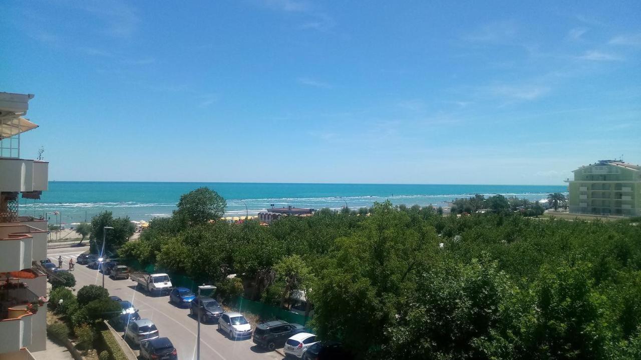 Hotel Holiday Мартинсикуро Экстерьер фото