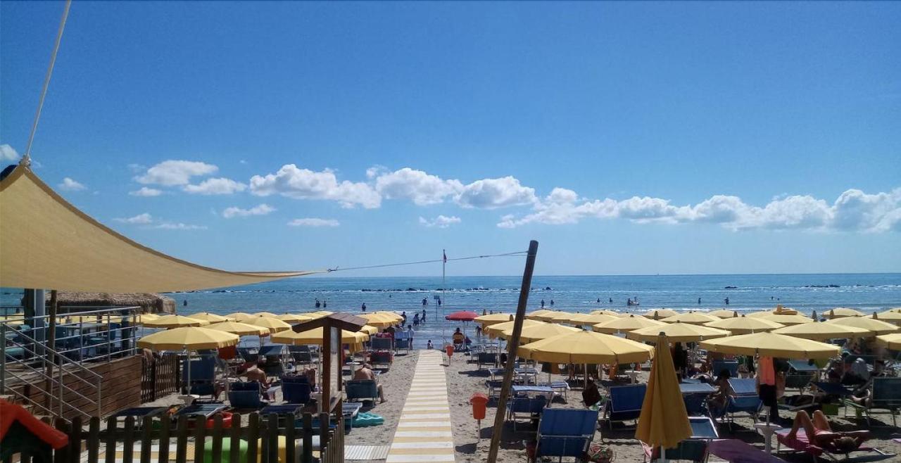 Hotel Holiday Мартинсикуро Экстерьер фото