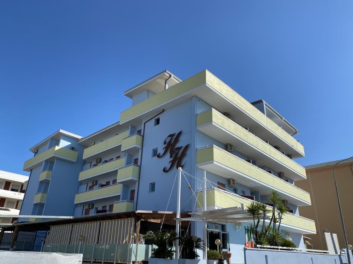 Hotel Holiday Мартинсикуро Экстерьер фото