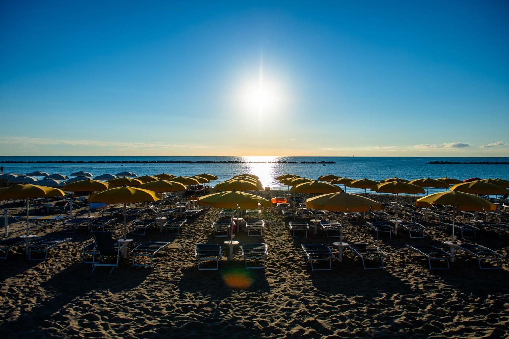 Hotel Holiday Мартинсикуро Экстерьер фото