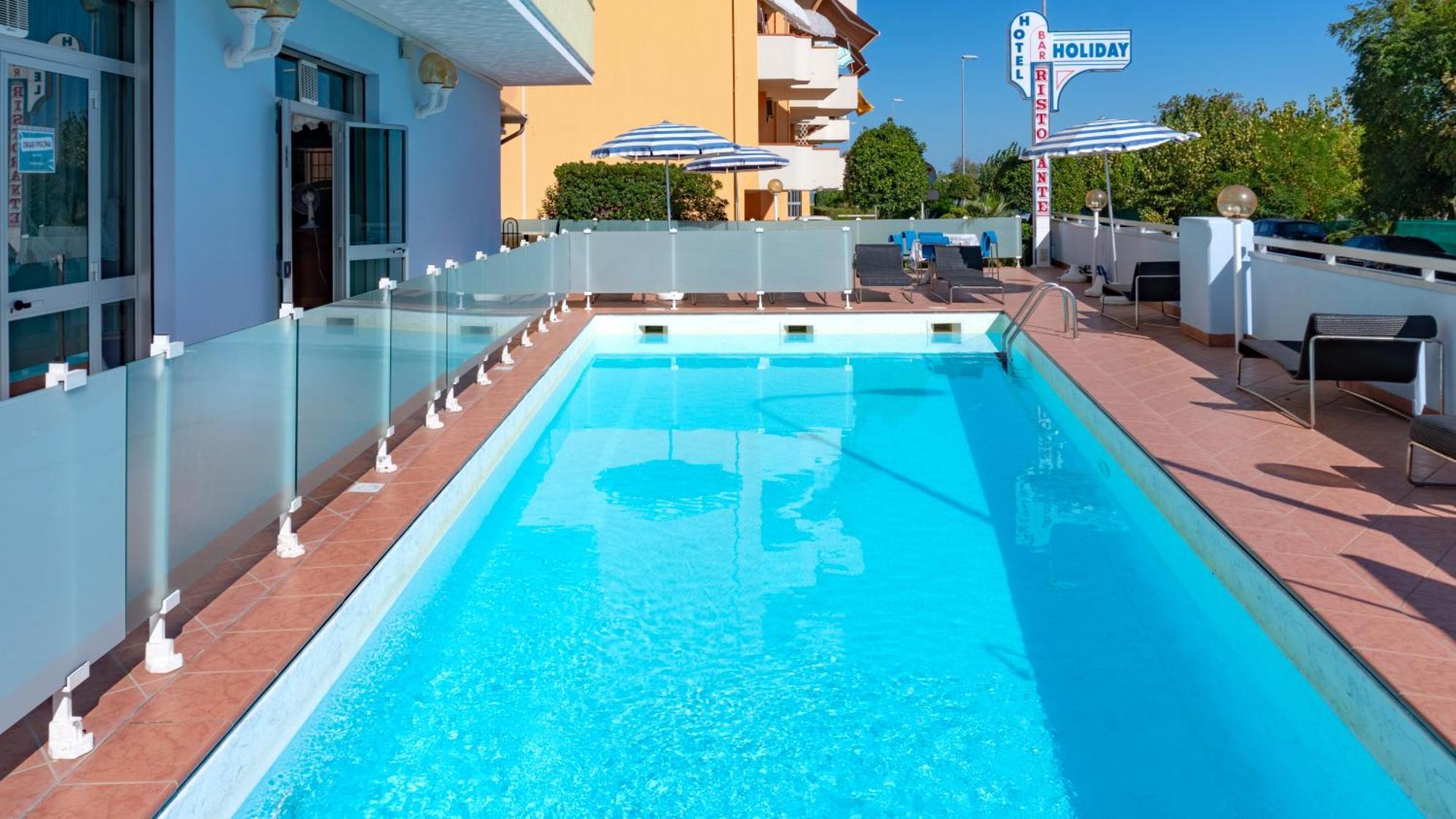 Hotel Holiday Мартинсикуро Экстерьер фото