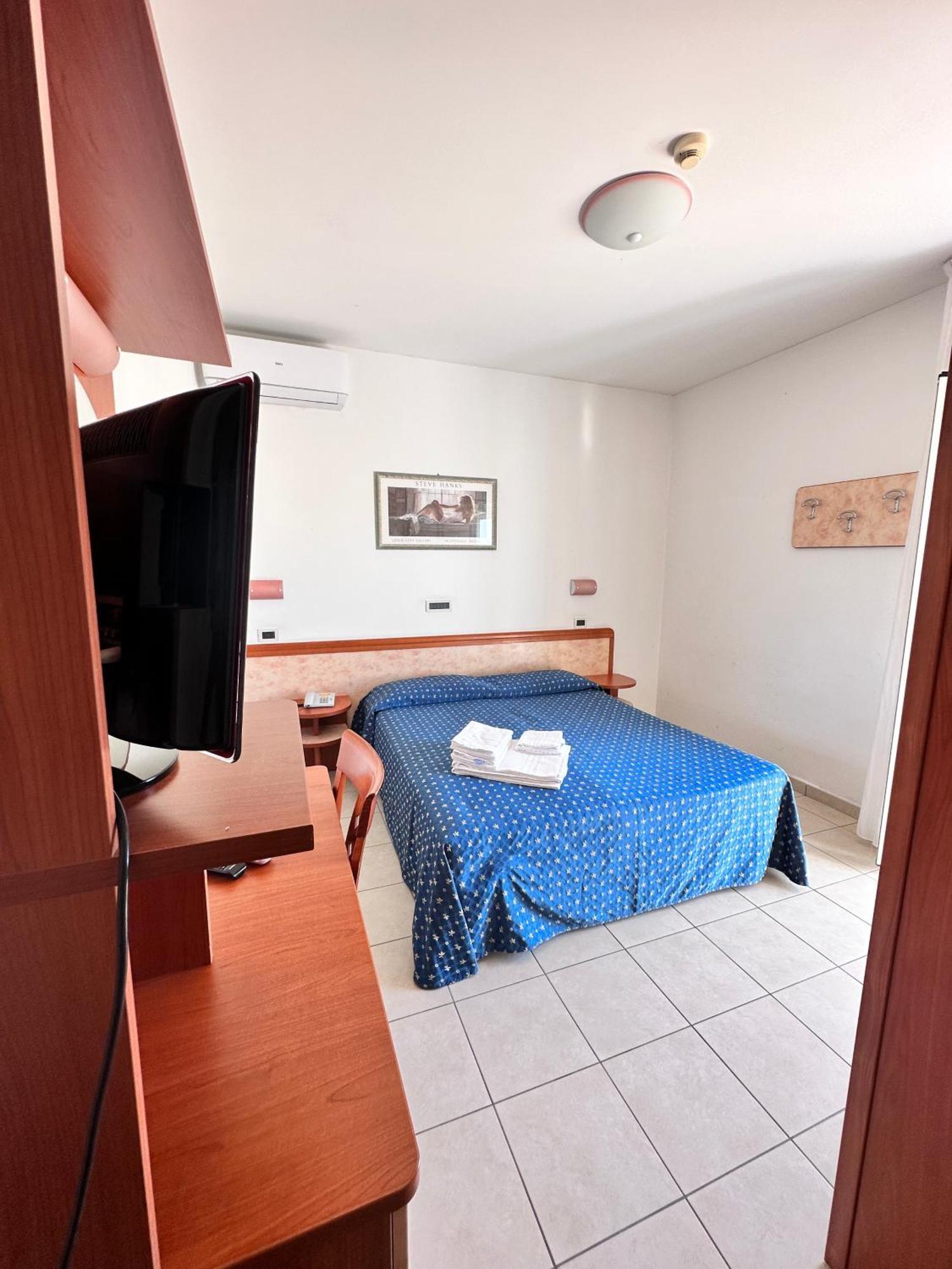 Hotel Holiday Мартинсикуро Номер фото
