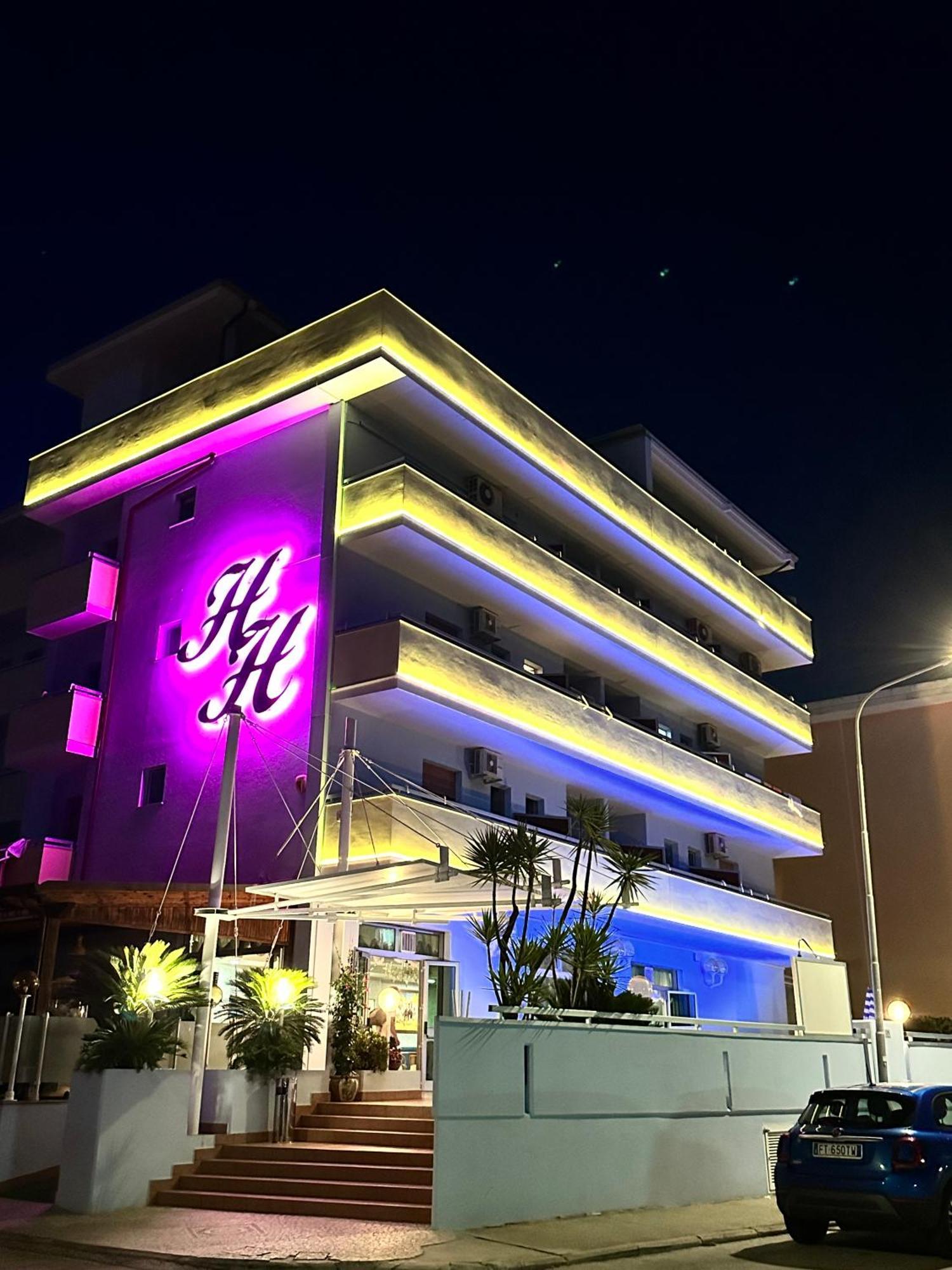 Hotel Holiday Мартинсикуро Экстерьер фото