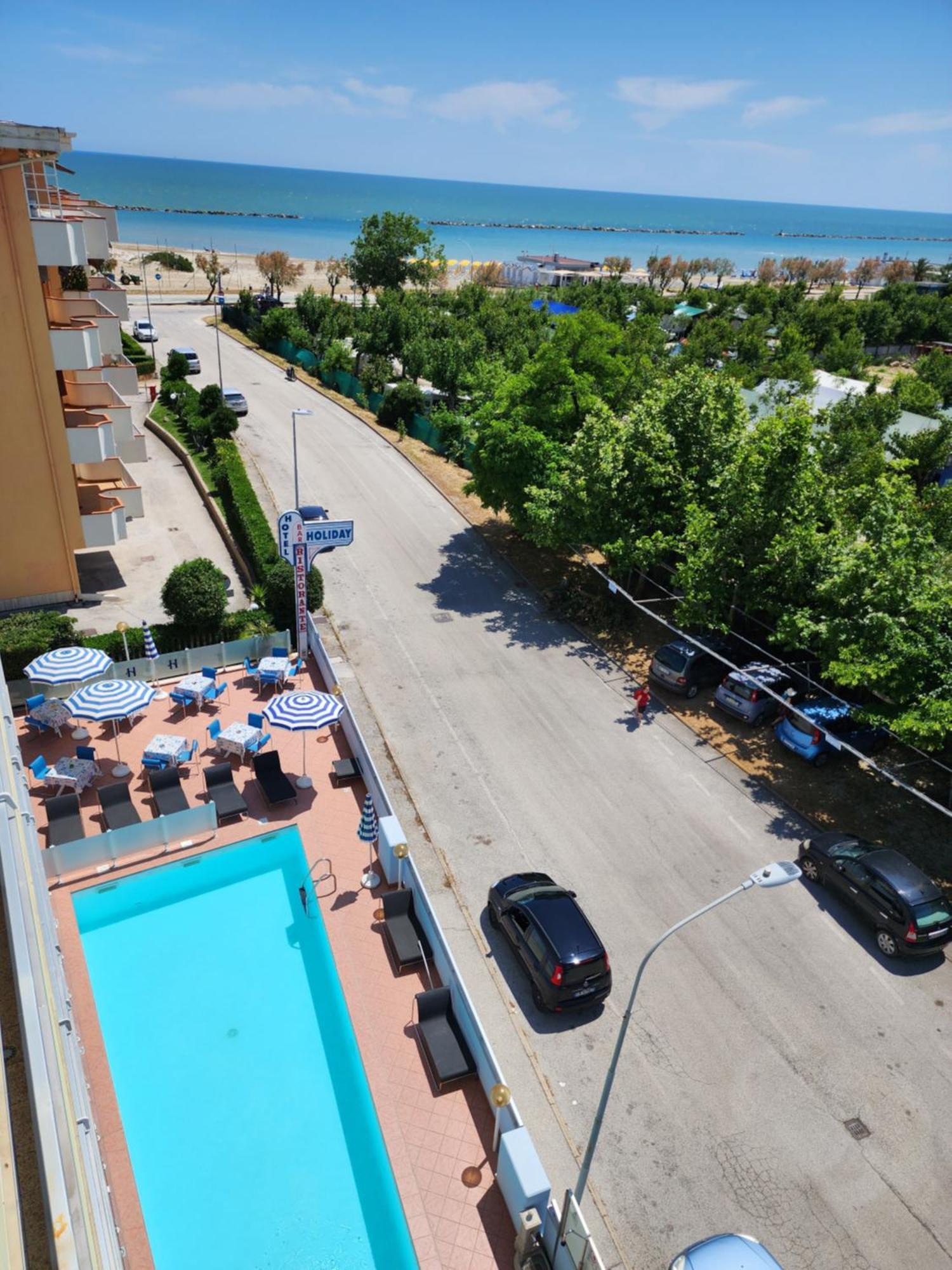 Hotel Holiday Мартинсикуро Экстерьер фото