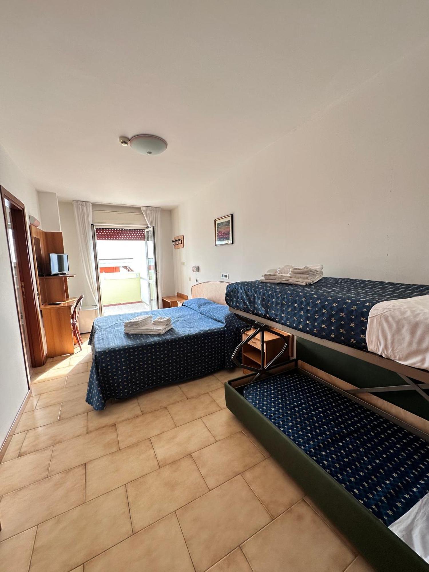 Hotel Holiday Мартинсикуро Номер фото