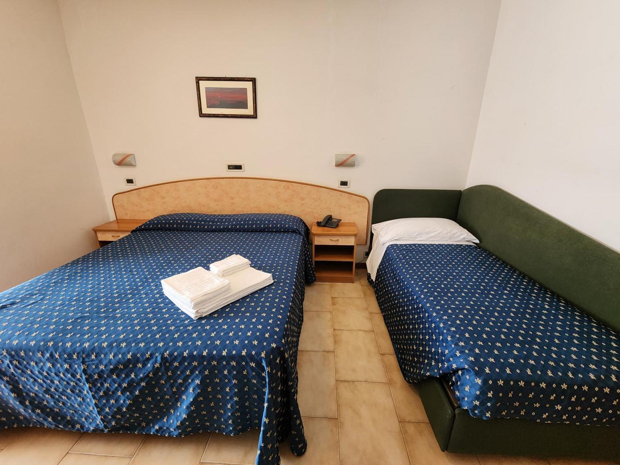 Hotel Holiday Мартинсикуро Номер фото