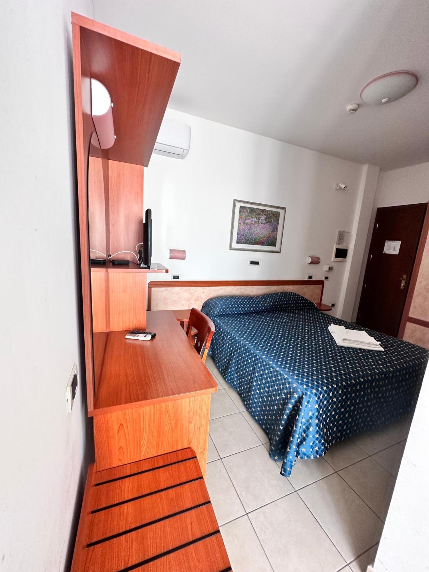 Hotel Holiday Мартинсикуро Номер фото