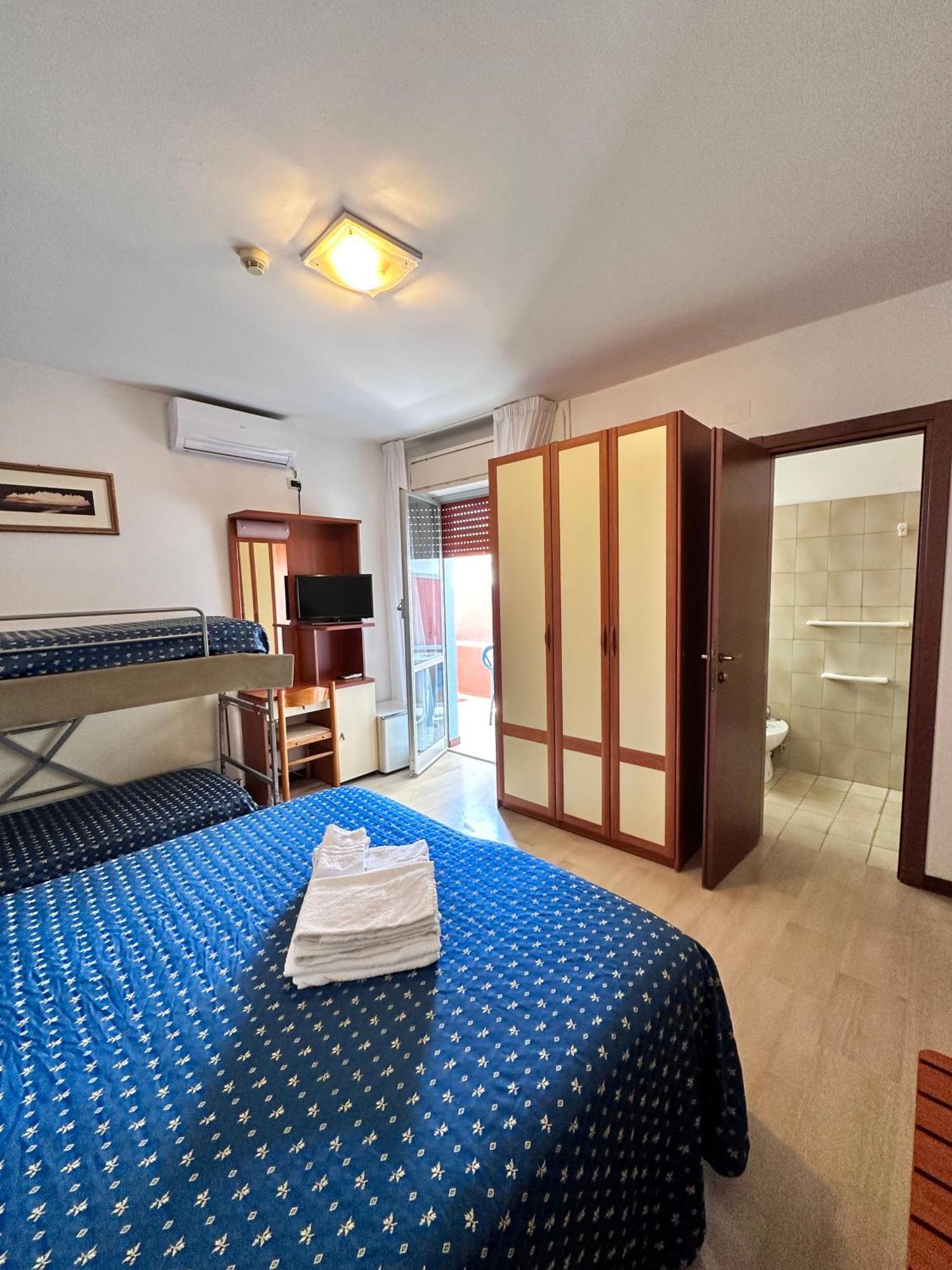 Hotel Holiday Мартинсикуро Номер фото